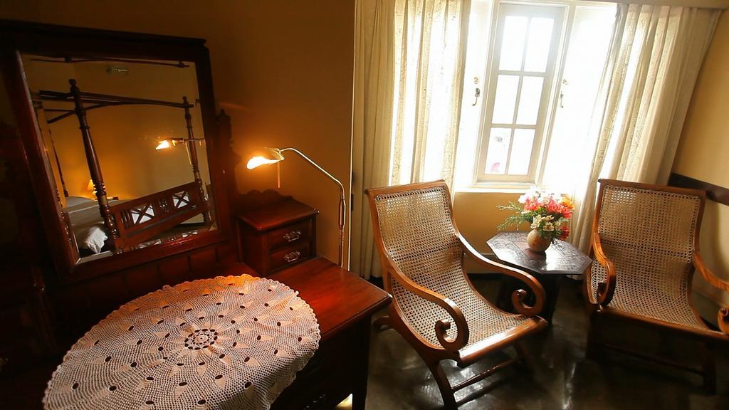 森奈殖民地风格度假别墅 努沃勒埃利耶 客房 照片